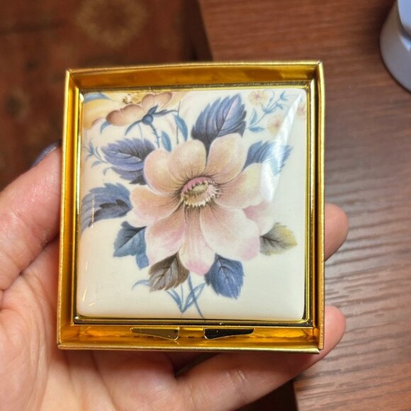 Accessories - Vintage Gold-tone Floral Compact Mirror in Box Made in Japan 🇯🇵